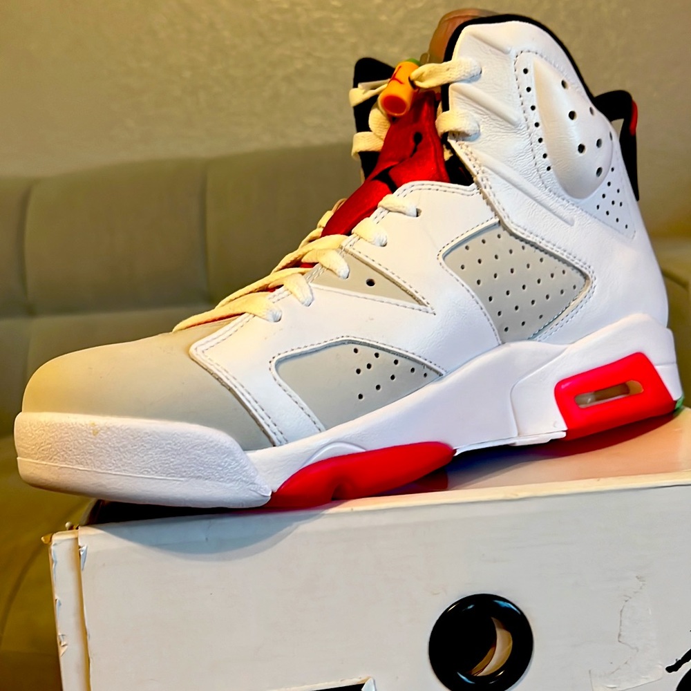 Air Jordan 6 Hare